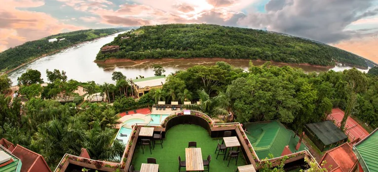 The Amerian from the air, above the meeting of the Iguazú and the Paraná